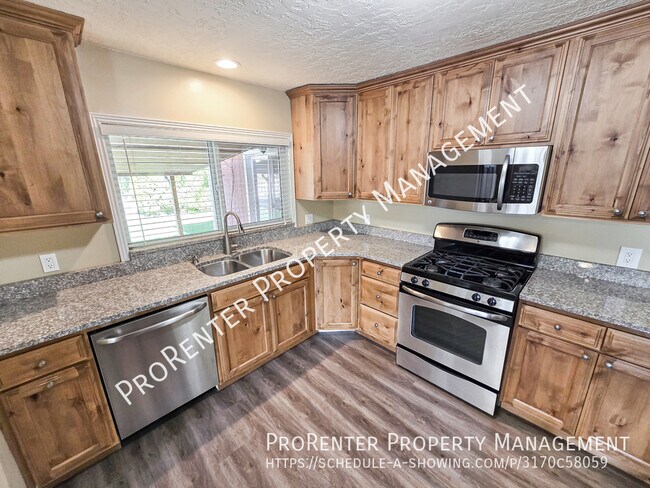 Building Photo - 1162 Collins Blvd