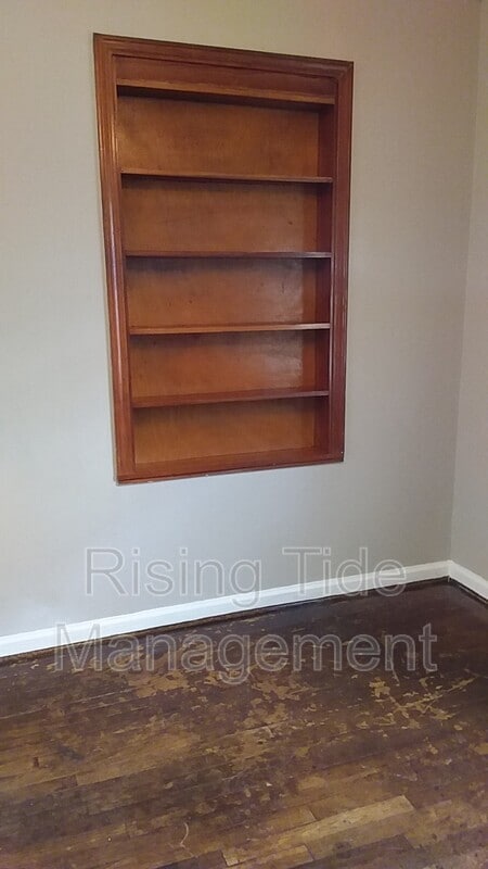 Building Photo - 1636 8th Ct W