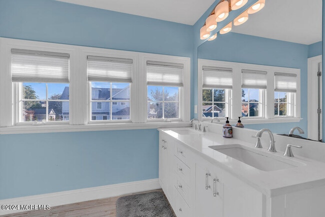 Building Photo - 300 Salem Ave