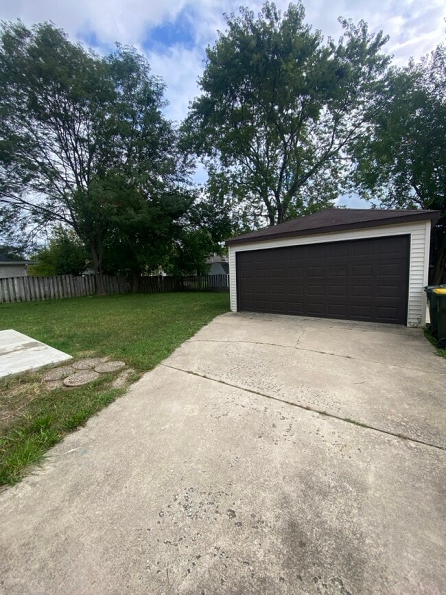 Building Photo - 20025 Brook Ave