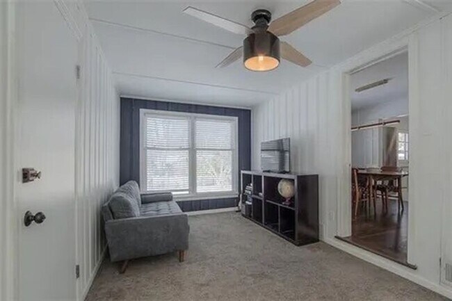 Building Photo - 4100 W 59th St