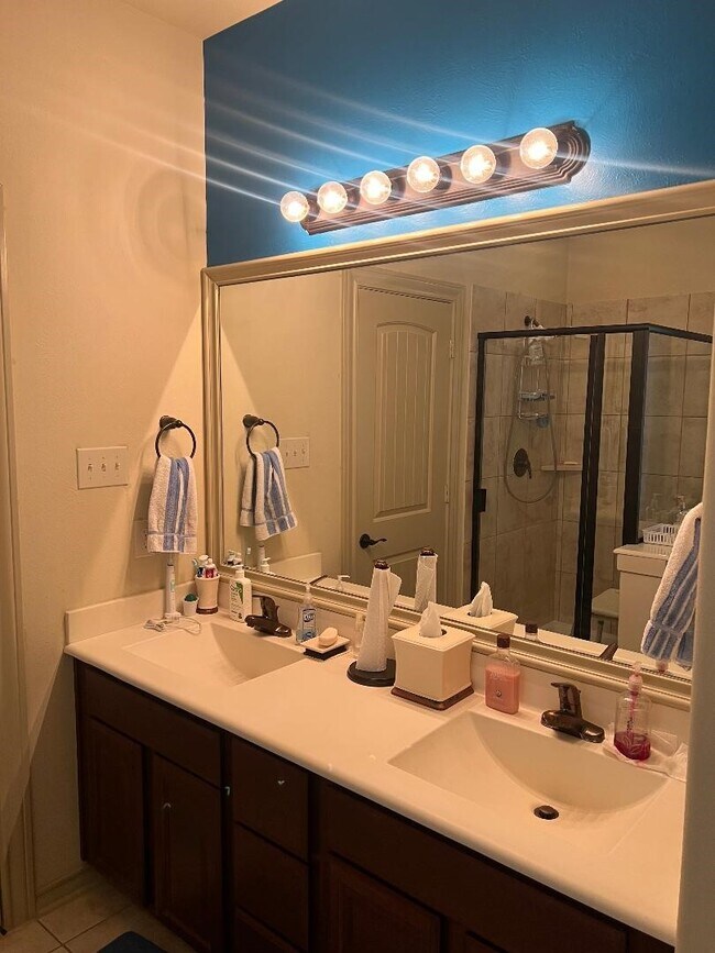 Building Photo - 3419 Selene Dr