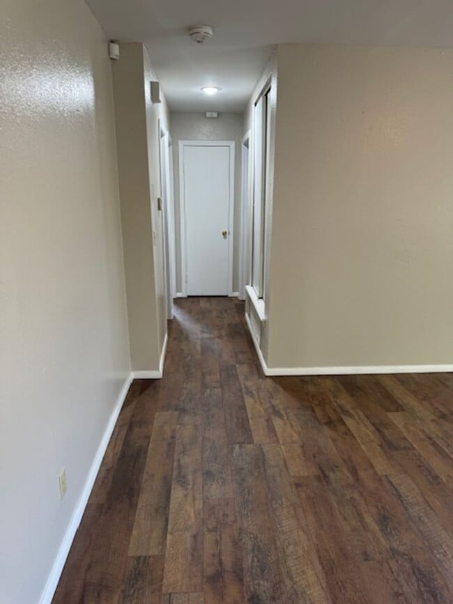 Building Photo - 719 Acorn Dr