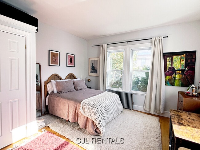 Building Photo - 2 Lee St