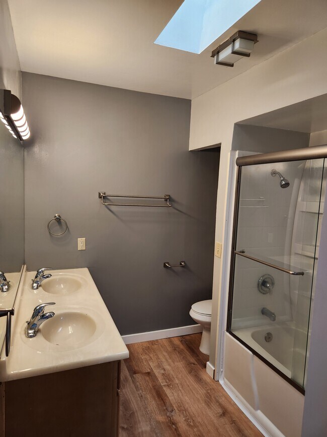 Building Photo - 5011 Loft