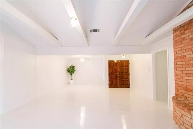 Building Photo - 2137 Shady Grove Dr