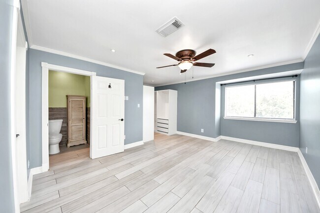 Building Photo - 3758 Tanglewilde St