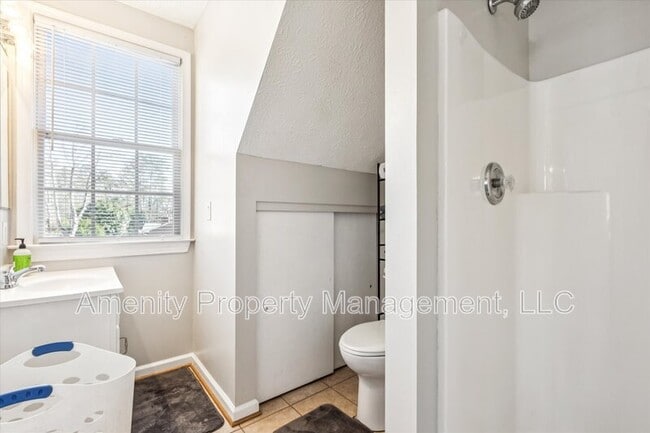 Building Photo - 100 Raymond Dr