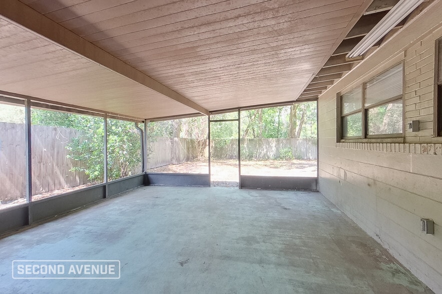 Building Photo - 7029 Fontainebleau Crescent