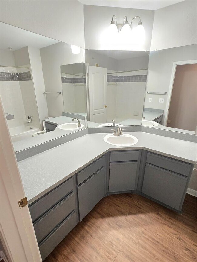 Building Photo - 6000 Shepherd Mountain Cove