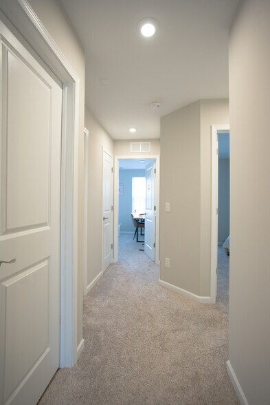 Building Photo - 810 Dipper Ln
