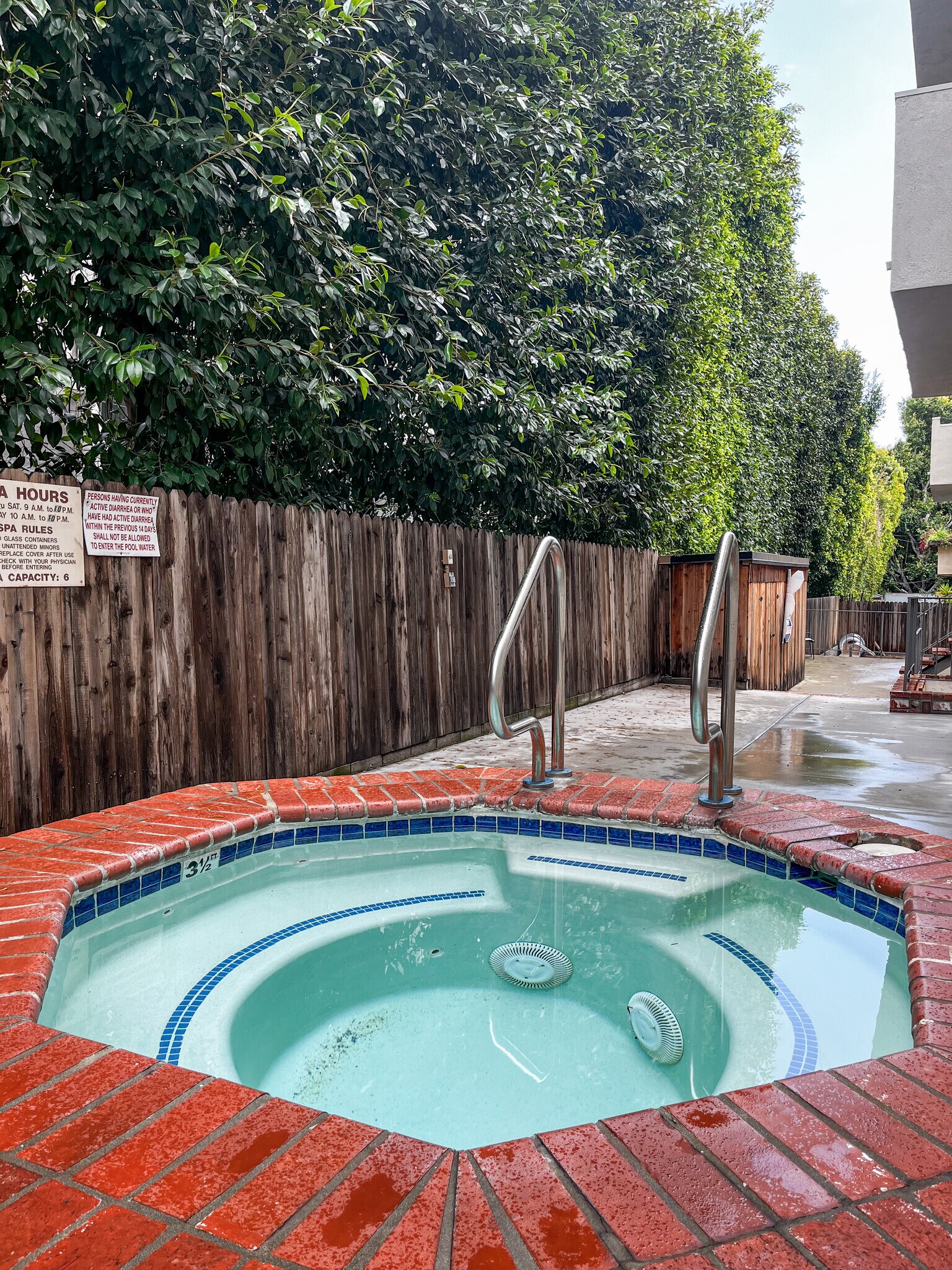 Building Photo - 700 Westmount Dr