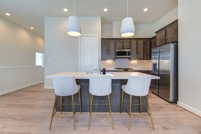 Building Photo - 730 Carriage Knls Dr