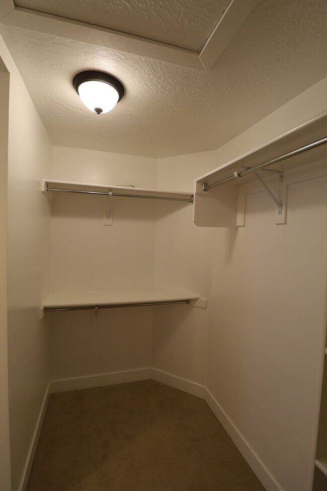 Building Photo - Upgraded Pet Friendly Lehi townhome