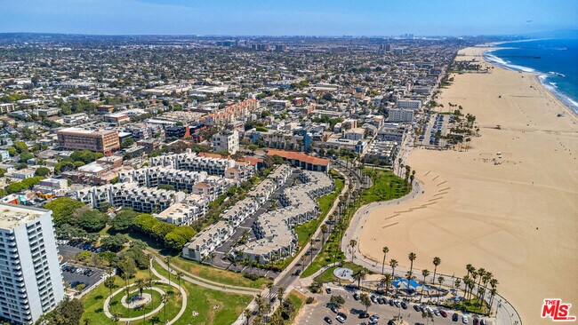 Building Photo - 2920 Neilson Wy