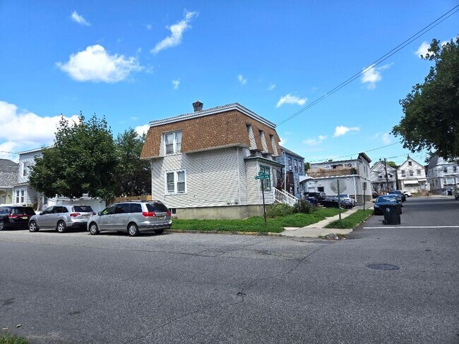 Building Photo - 559Groom1stfl&amp;2ndfl