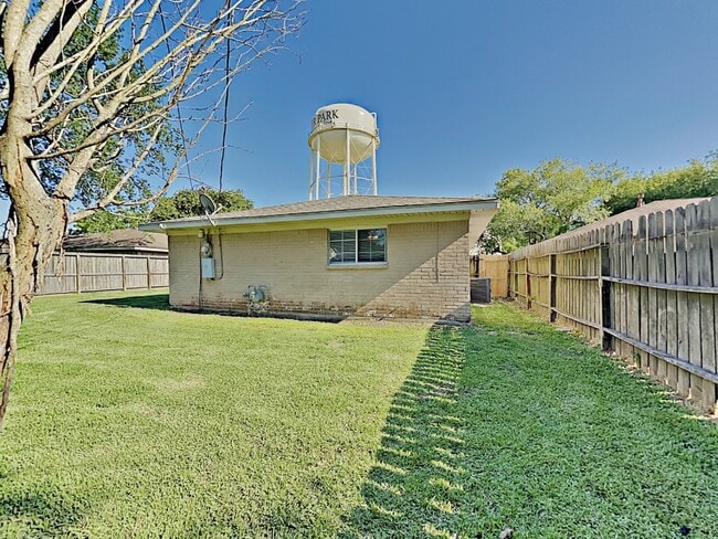 Building Photo - 2705 Coy Dr
