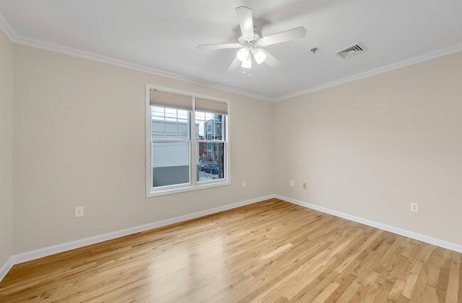 Building Photo - 350 7th St