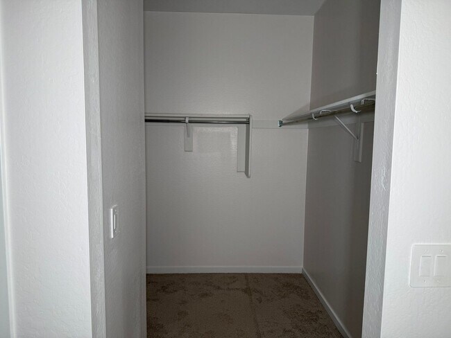 Building Photo - 2462 E Alonso Dr