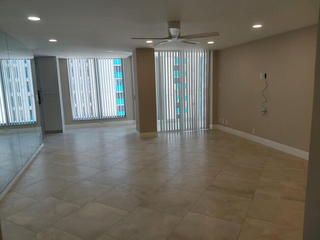 Building Photo - 1010 S Ocean Blvd