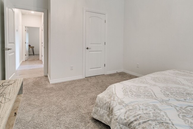 Building Photo - 3 Bed, 2 Bath Home with Bonus Office and  Huge Workshop