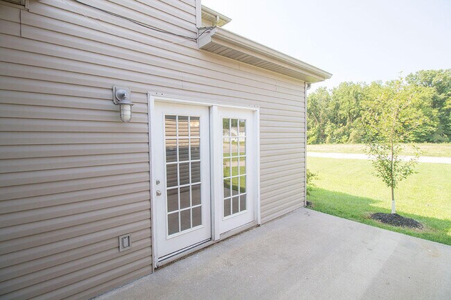 Building Photo - 1945 Center St