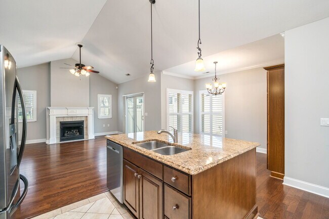 Building Photo - 4935 Willow Bluff Cir