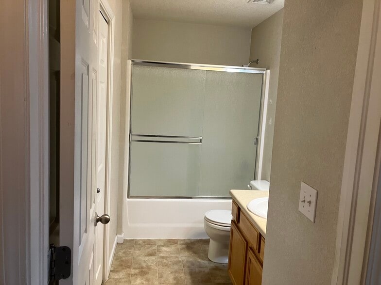 Building Photo - 1709 Edgewater Ave