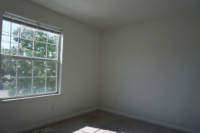 Building Photo - Centrally Located 3 Bedroom Midvale Home