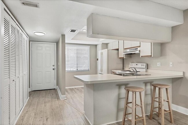 Building Photo - 7866 Eagle Creek Dr