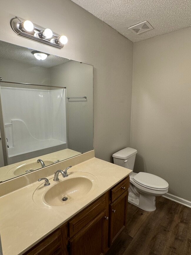 Building Photo - 875 Montclair St