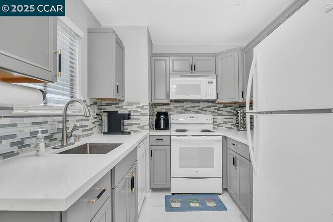 Building Photo - 1072 Maywood Ln