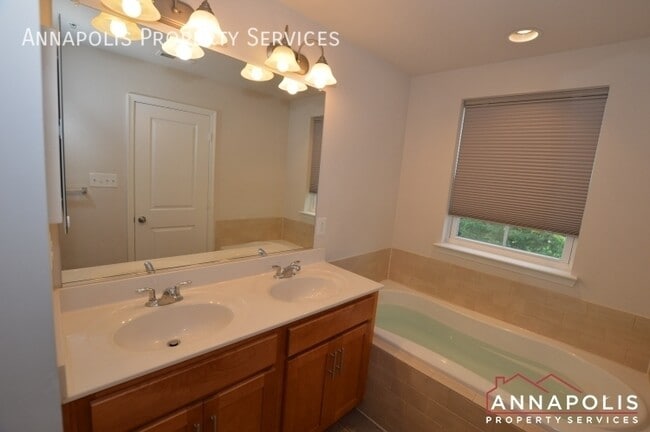 Building Photo - 114 Waterline Ct
