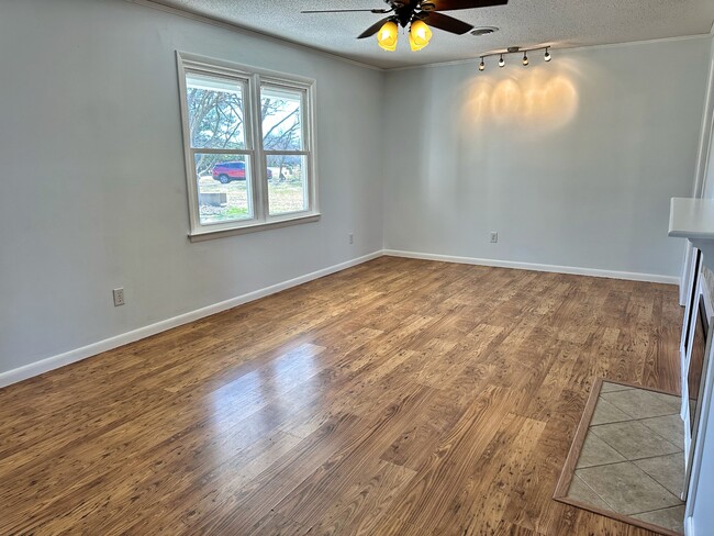 Building Photo - 115 Fieldcrest Dr