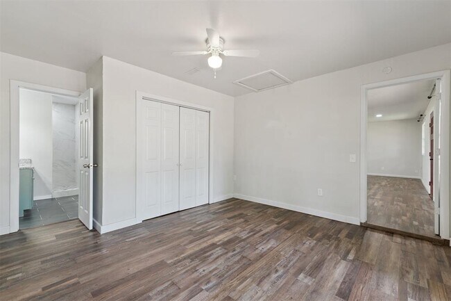 Building Photo - 2328 S Krowse Ave