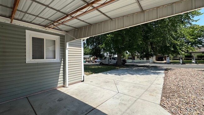 Building Photo - 911 Zion St