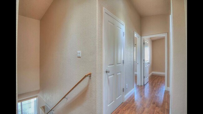 Building Photo - Available Now! Beautiful 3 Bedroom/2 Bathroom Home in Northeast Albuquerque