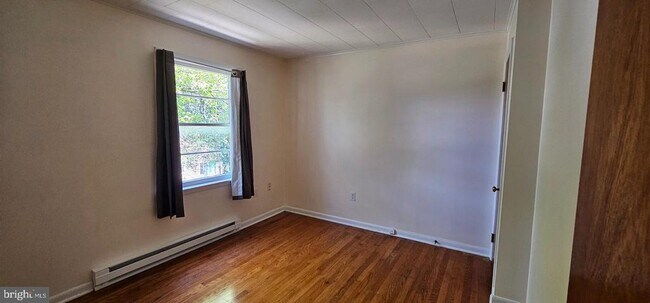 Building Photo - 204 E Whitlock Ave
