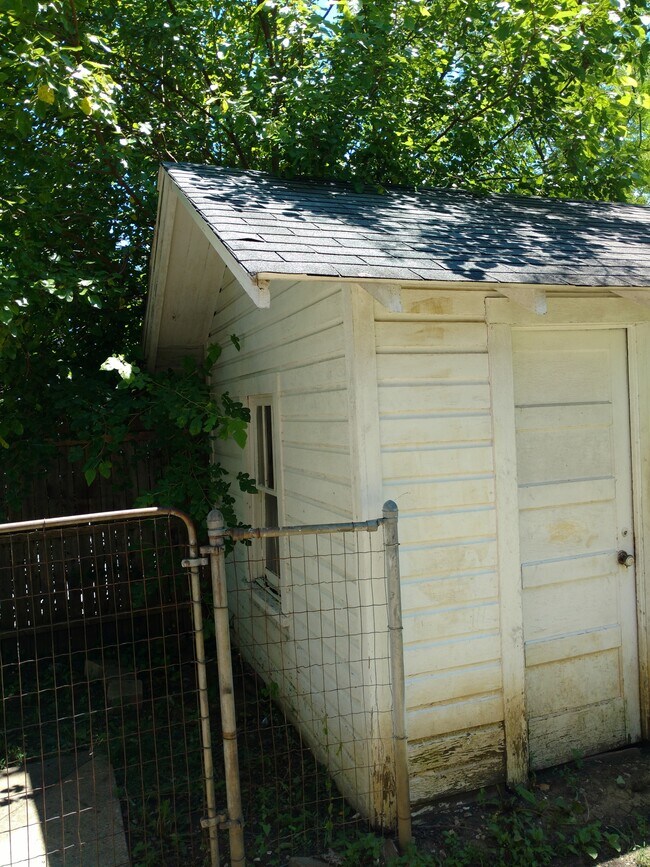 Building Photo - 101 W Whitlock Ave