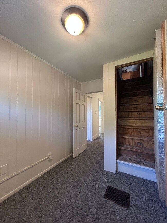 Building Photo - 3 Bedroom 1 Bathroom Home (Perry South)