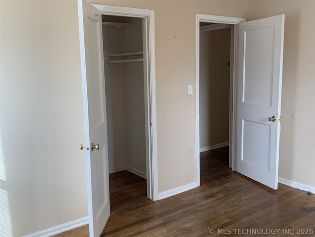 Building Photo - 220 S 70th E Ave