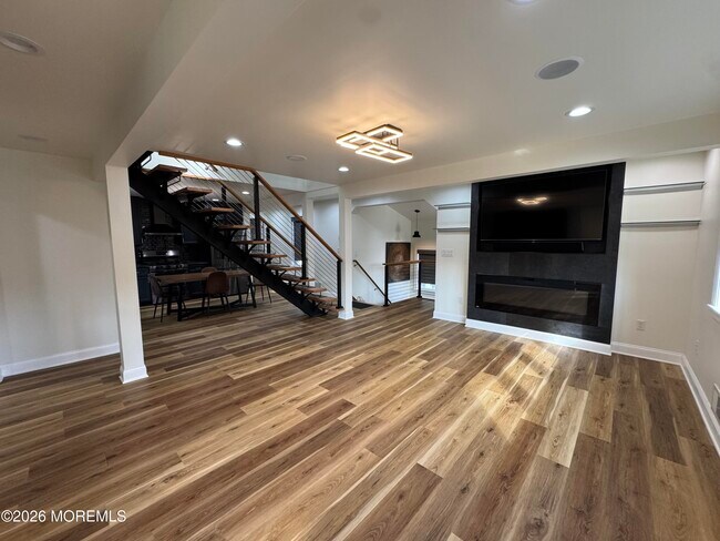 Building Photo - 307 7th Ave