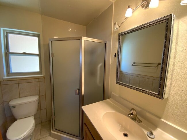 Building Photo - 3 Bedroom Single Story Home Available Near...