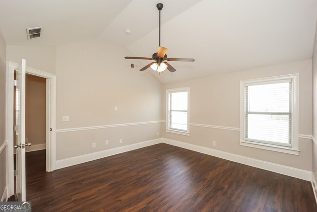Building Photo - 207 Tyre Dr