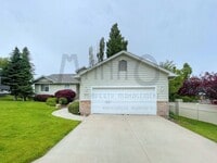 Building Photo - **COMING SOON** Sprawling Glenngrae Gated Community