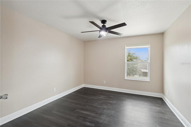 Building Photo - 2227 Napone Ln