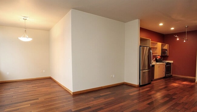 Building Photo - Luxurious 1+ Bedroom Pearl Loft at The Pin...