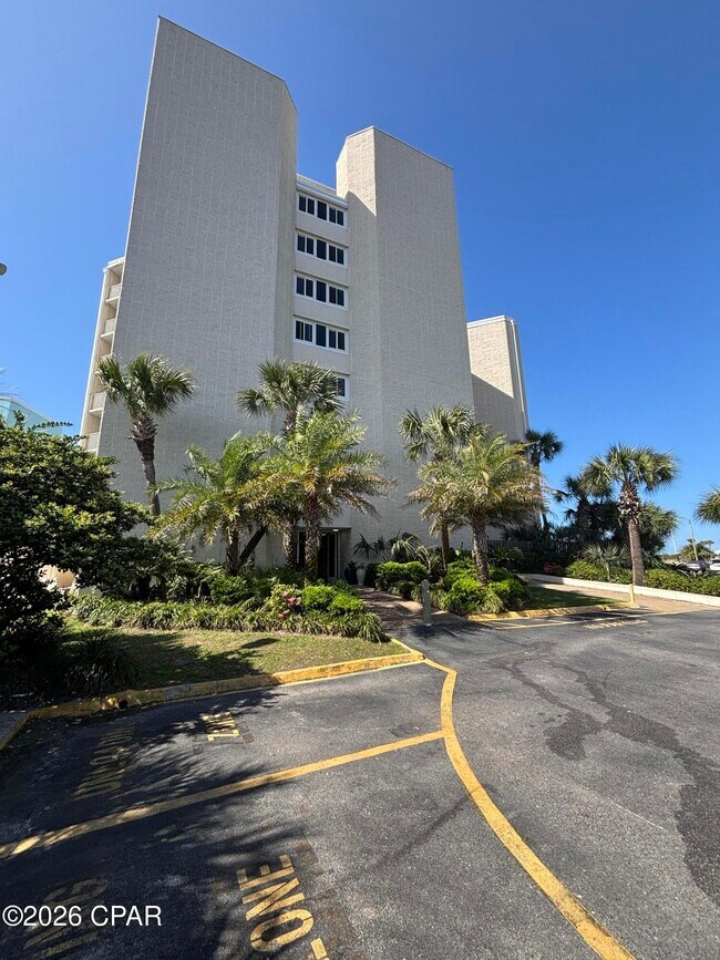 Building Photo - 8817 S Thomas Dr