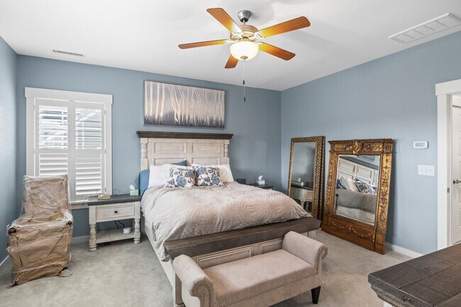 Building Photo - End Unit Townhome with many Upgrades - Downtown Wake Forest!