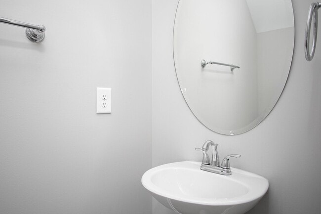 Building Photo - Available mid-July - Adorable 3 Bed 2.5 Ba In Great Location! First Floor Master!